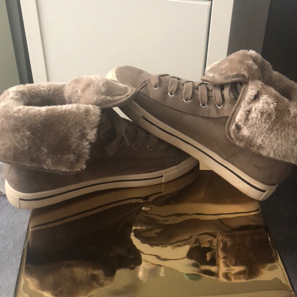 Casual high top sneakers